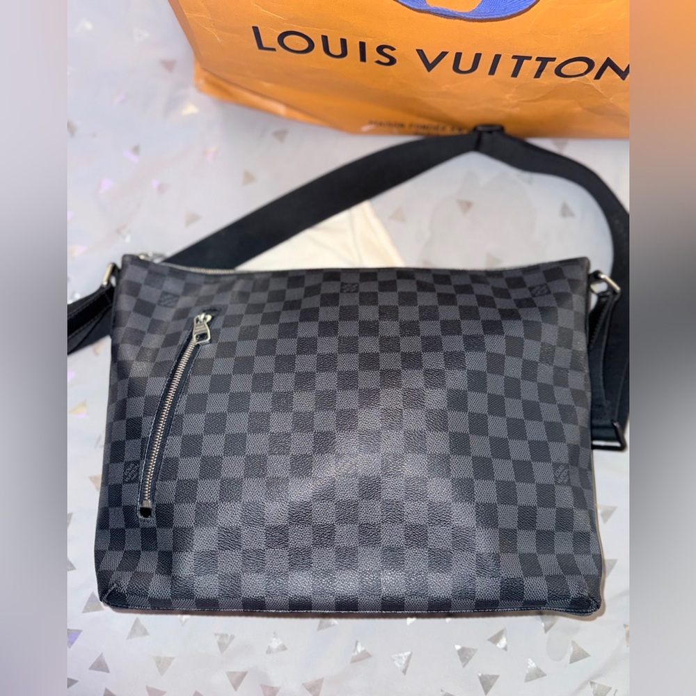 Louis Vuitton Damier Graphite Mick GM - Picture 13 of 15